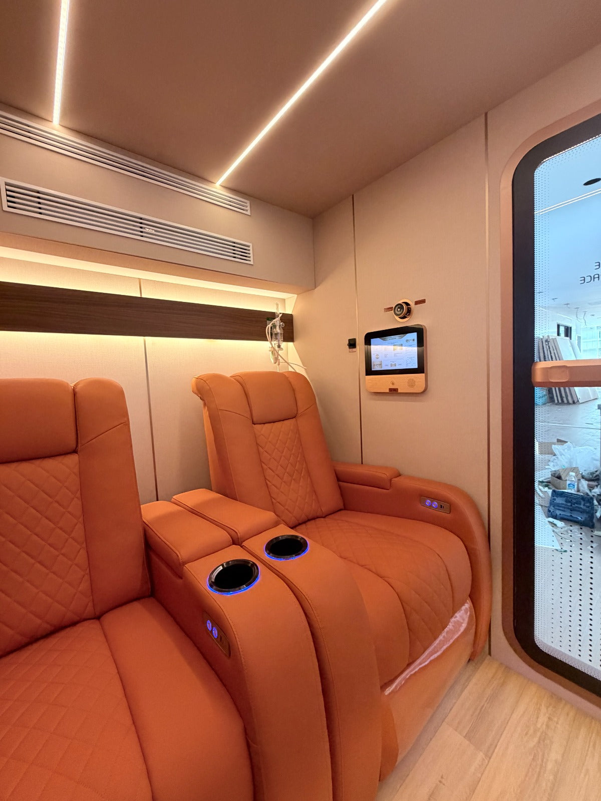 Lux & Miles 2.0 ATA Hyperbaric Chamber